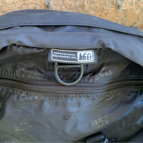 REI Hiking Lumbar Bag GUC - Picture 3 of 5